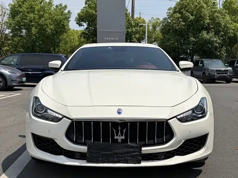 Maserati Ghibli 2.0 T Sharp Edge
