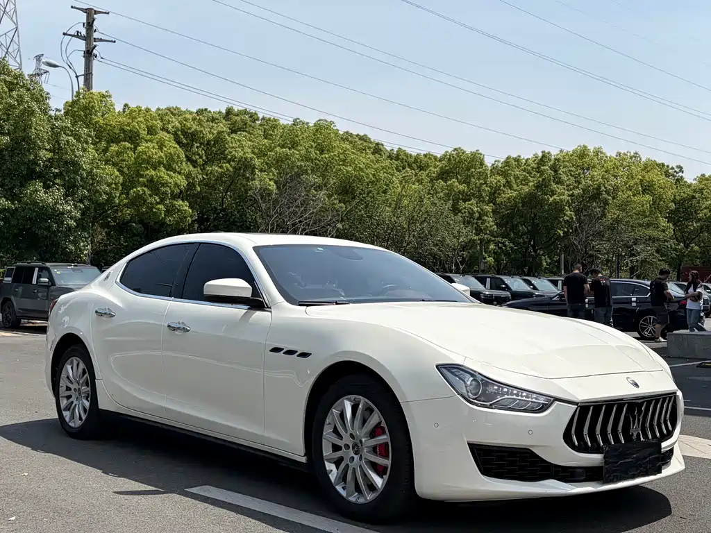 Ghibli 2.0 T Sharp Edge