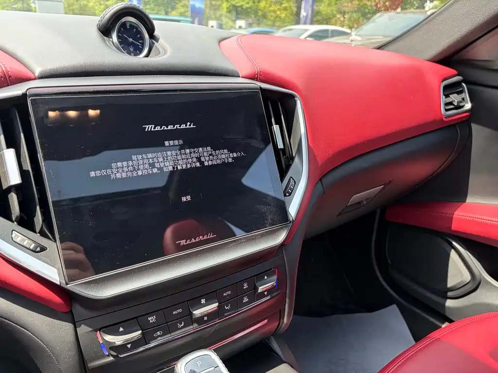 Ghibli 2.0 T Sharp Edge