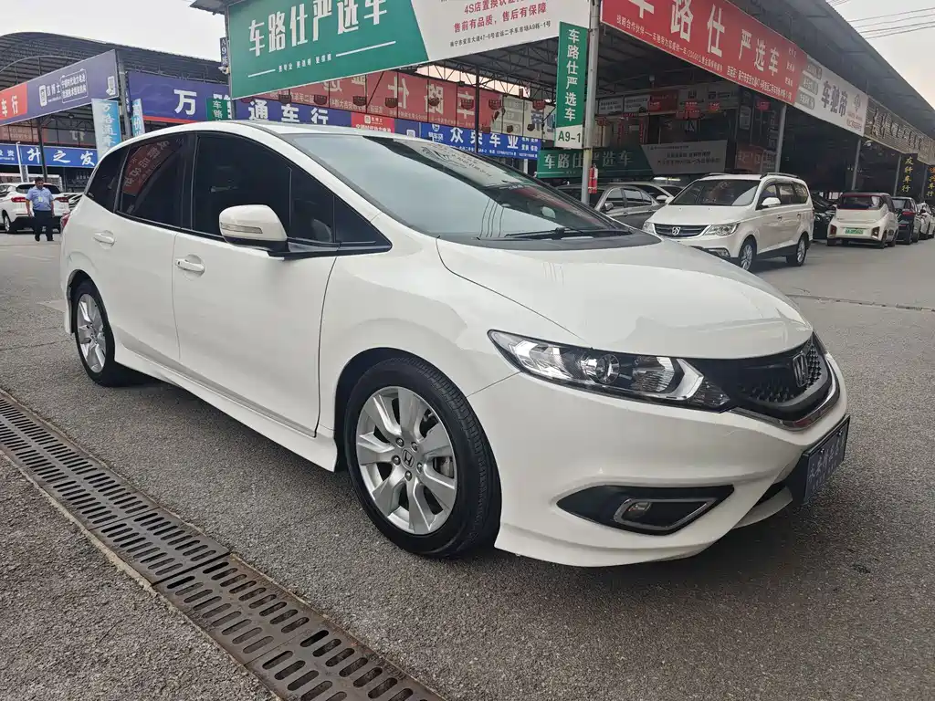Jade 1.8 L Auto Comfort Elite 5-seat