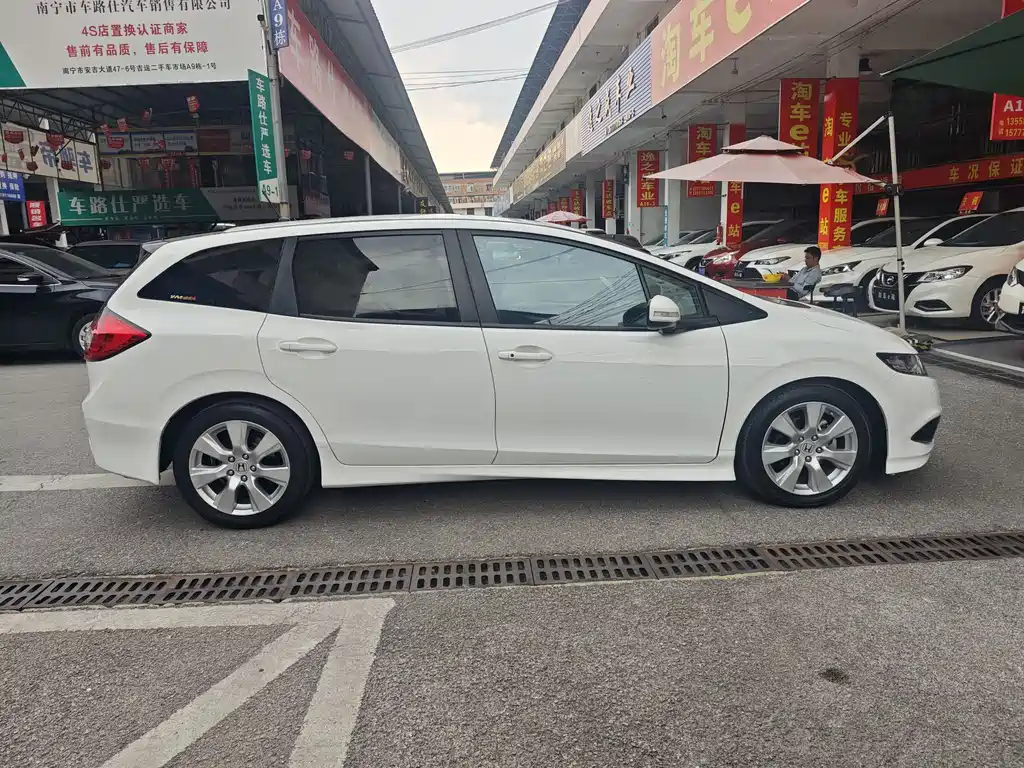 Jade 1.8 L Auto Comfort Elite 5-seat