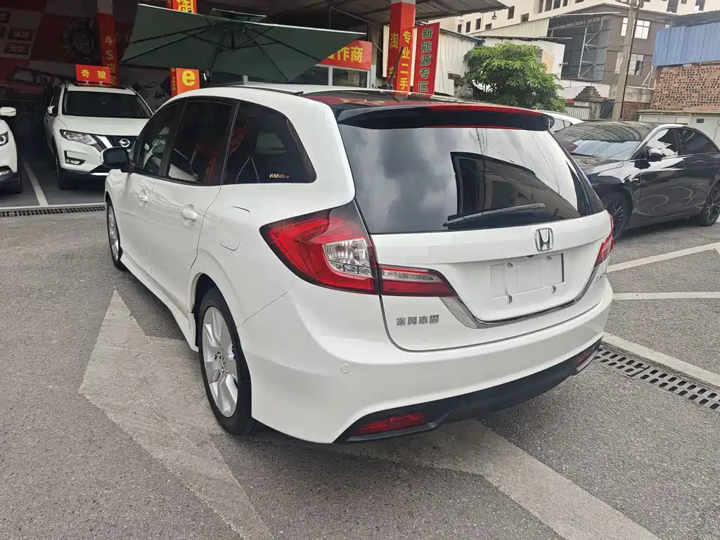 Jade 1.8 L Auto Comfort Elite 5-seat