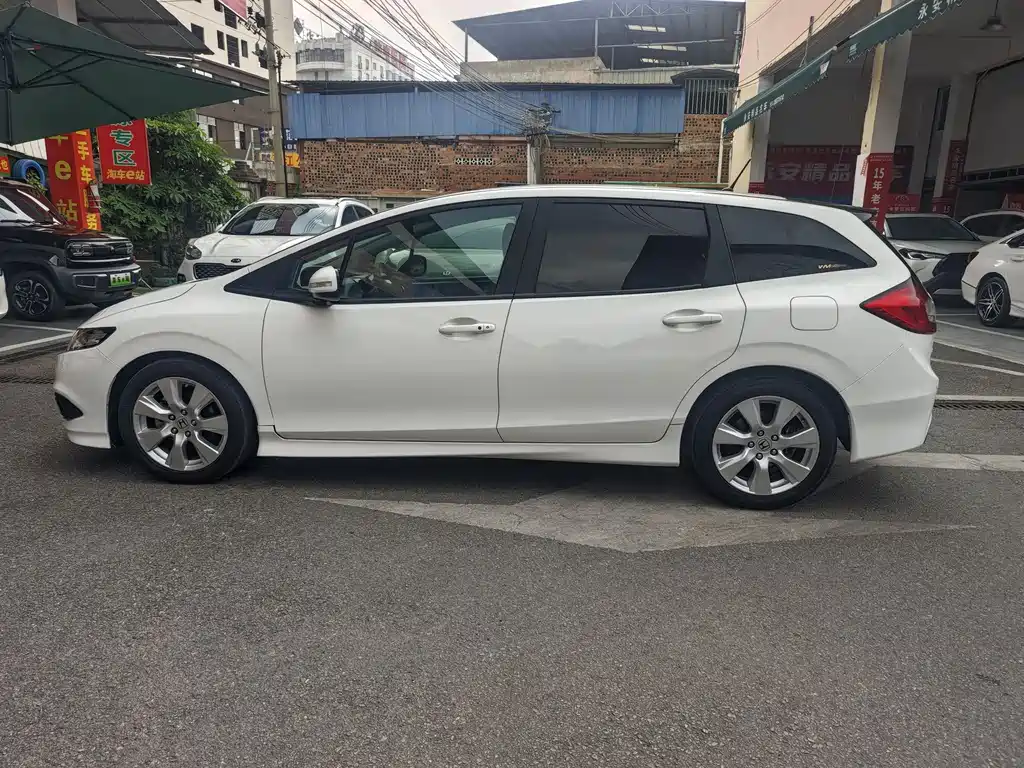 Jade 1.8 L Auto Comfort Elite 5-seat