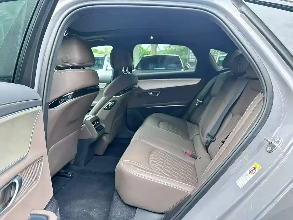 Han DM-i Smart Drive 125 KM Honored