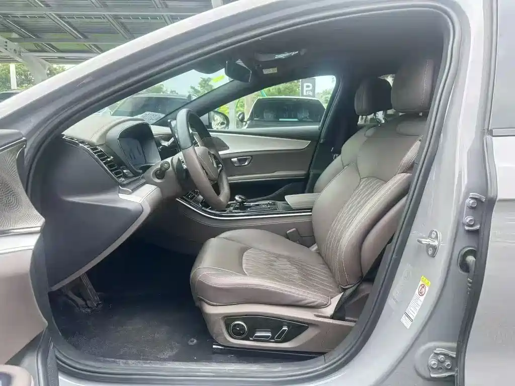 Han DM-i Smart Drive 125 KM Honored