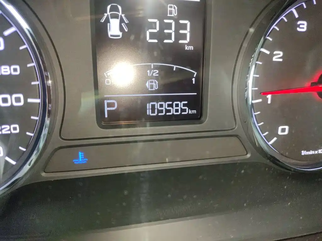 Roewe RX5 20 T 2 WD Auto Internet Smart Enjoyment