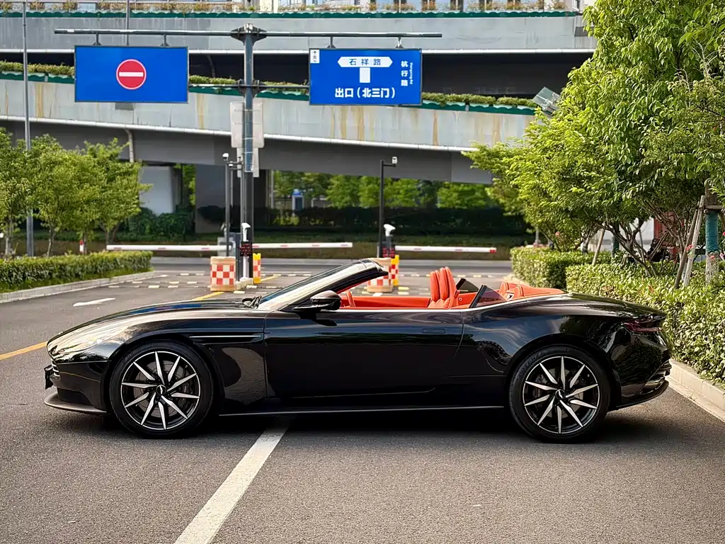 Aston Martin DB11 阿斯顿·马丁DB11 2023款 4.0 T V8 Volante