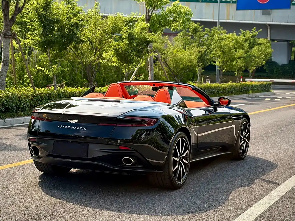 Aston Martin DB11 阿斯顿·马丁DB11 2023款 4.0 T V8 Volante