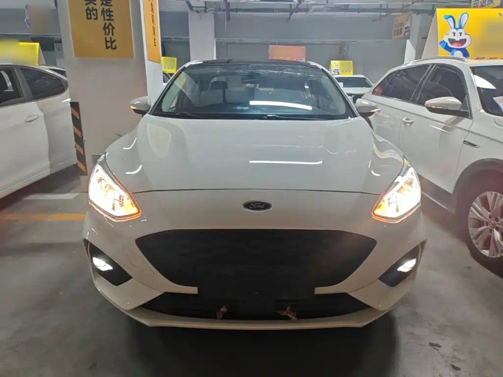 Focus Sedan EcoBoost 180 Auto Sharp Trend