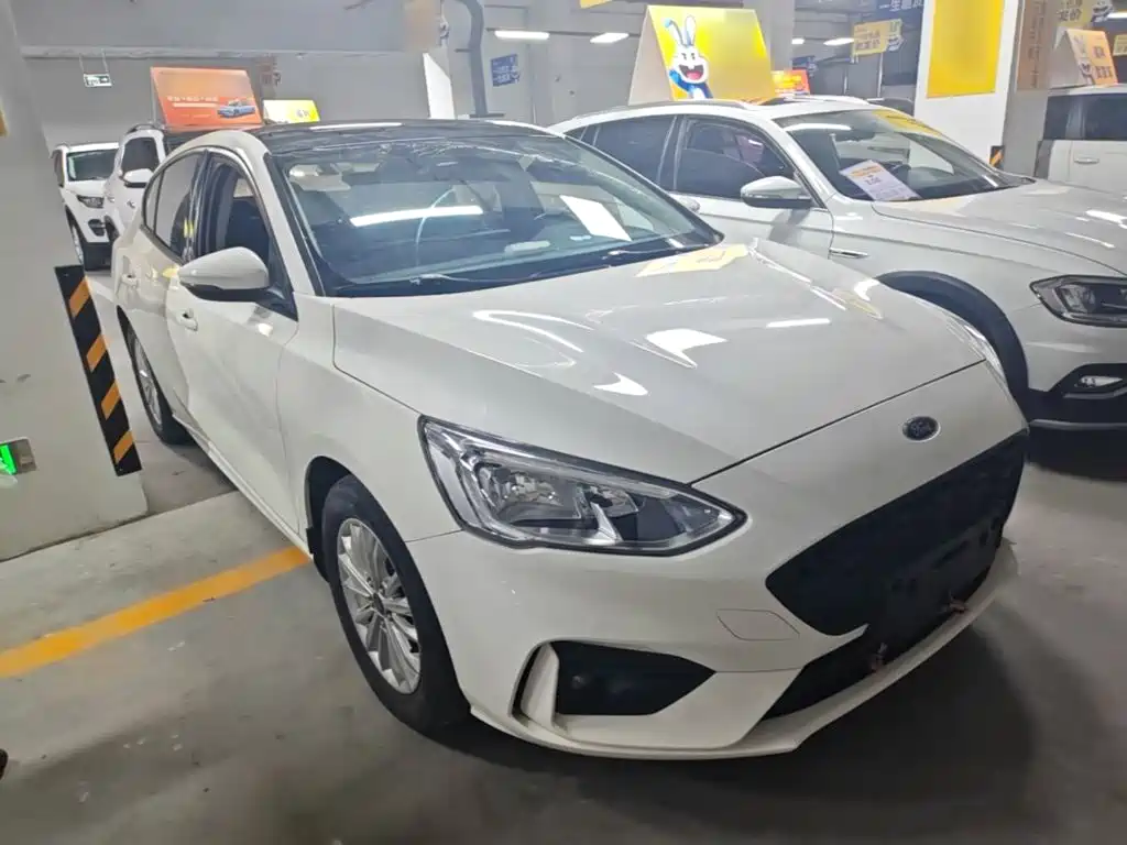 Focus Sedan EcoBoost 180 Auto Sharp Trend