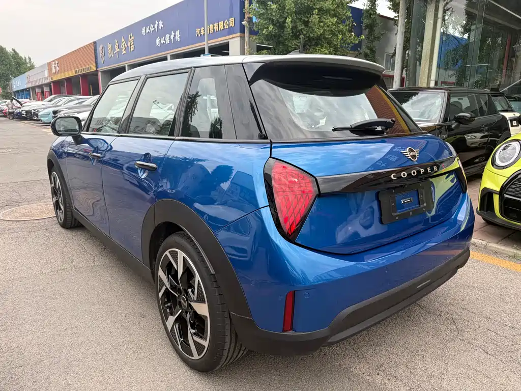 MINI 2.0 T COOPER S Artist 5-door