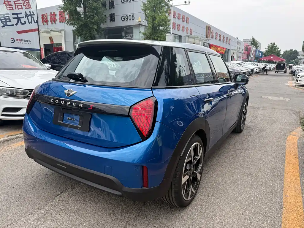 MINI 2.0 T COOPER S Artist 5-door