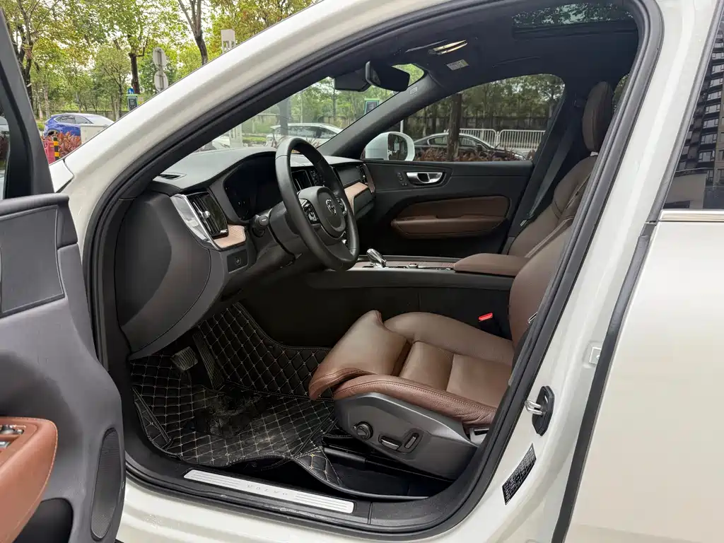 Volvo XC60 B5 4 WD Smart Vision Luxury