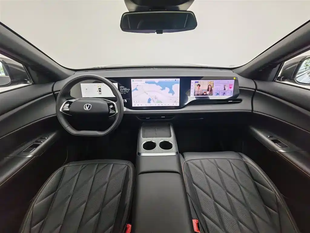 Changan CS75 PLUS 长安CS75 PLUS 2025款 第四代 UItra 2.0 T 新蓝鲸 智慧劲擎型