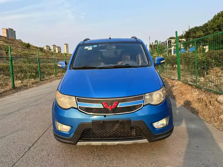 Wuling Hongguang 五菱宏光 2013款 1.5 L S豪华型