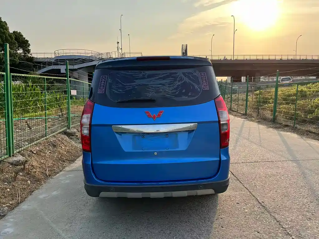 Wuling Hongguang 五菱宏光 2013款 1.5 L S豪华型