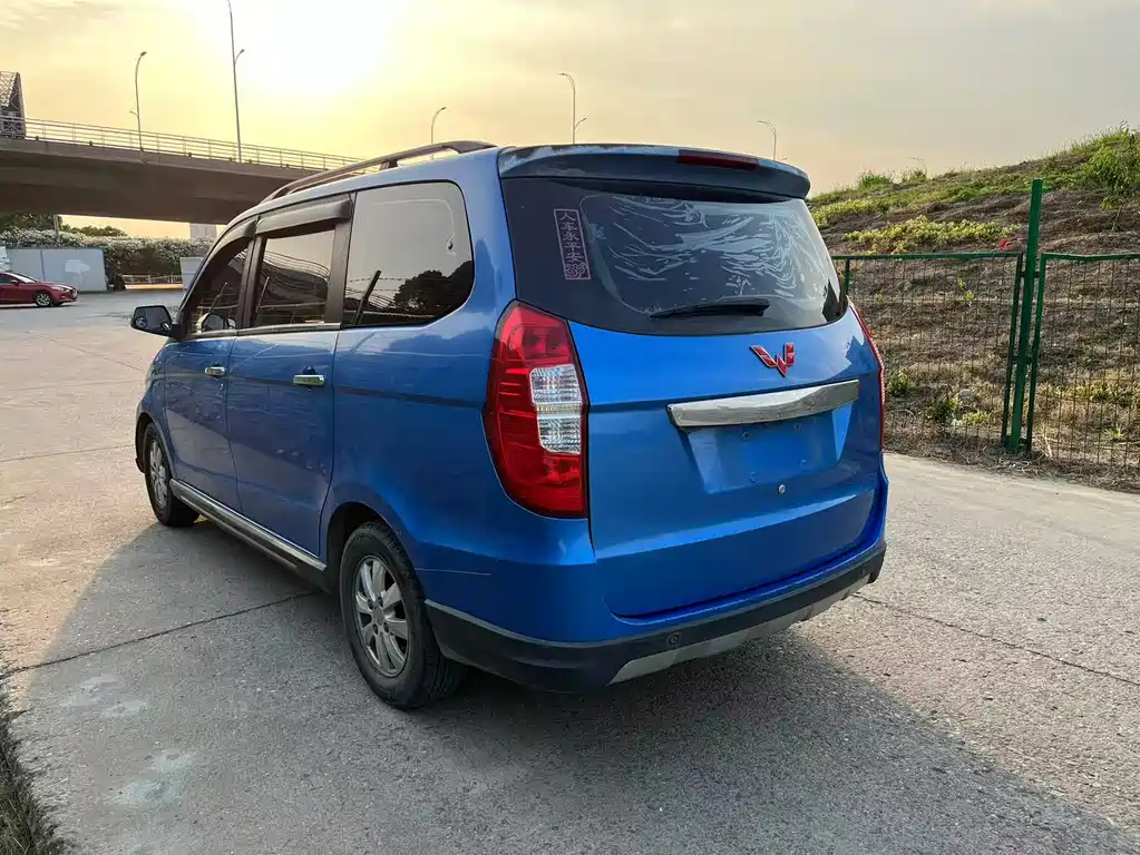 Wuling Hongguang 五菱宏光 2013款 1.5 L S豪华型