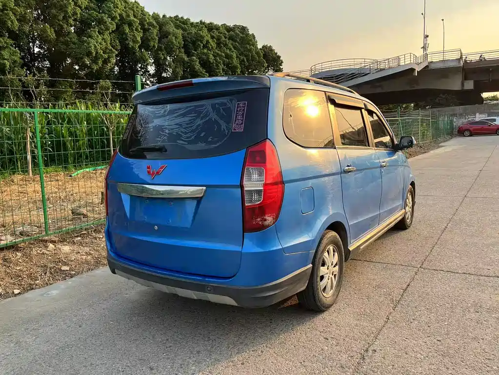 Wuling Hongguang 五菱宏光 2013款 1.5 L S豪华型