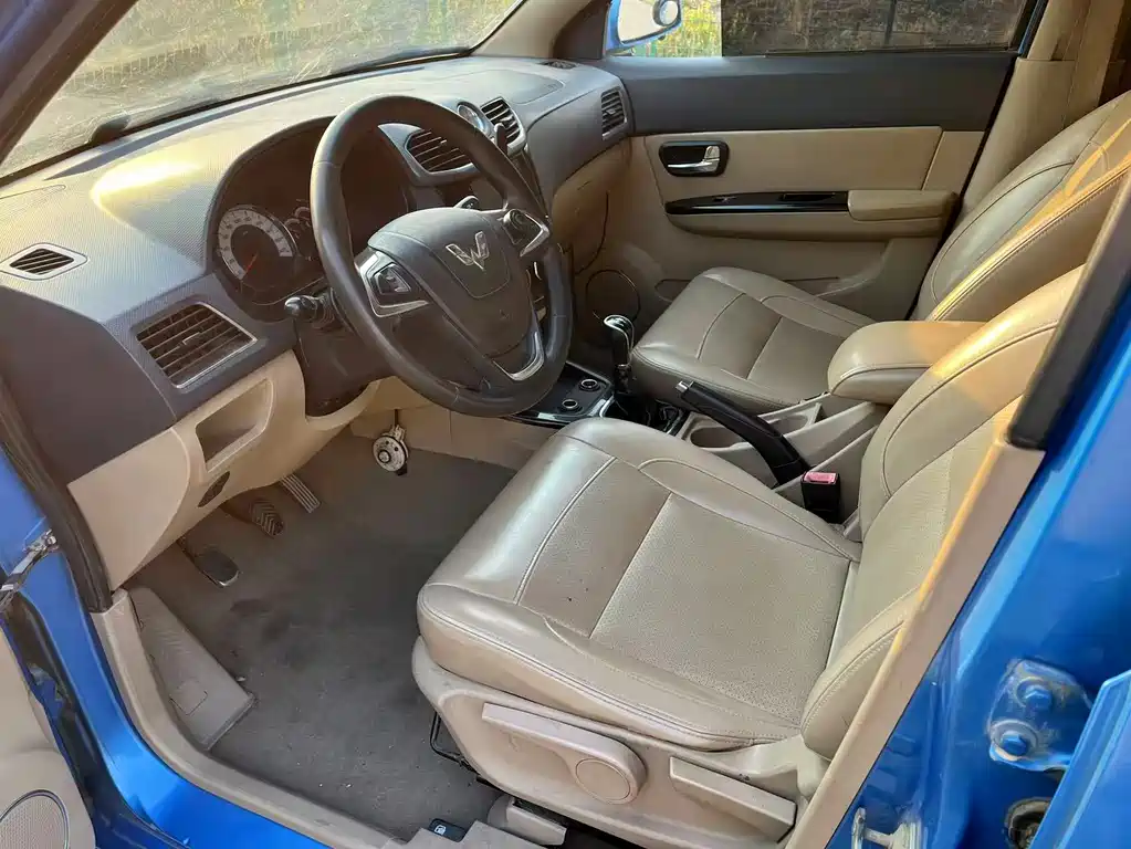 Wuling Hongguang 五菱宏光 2013款 1.5 L S豪华型