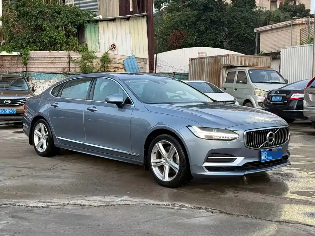 Volvo S90 T4 Smart Travel Luxury