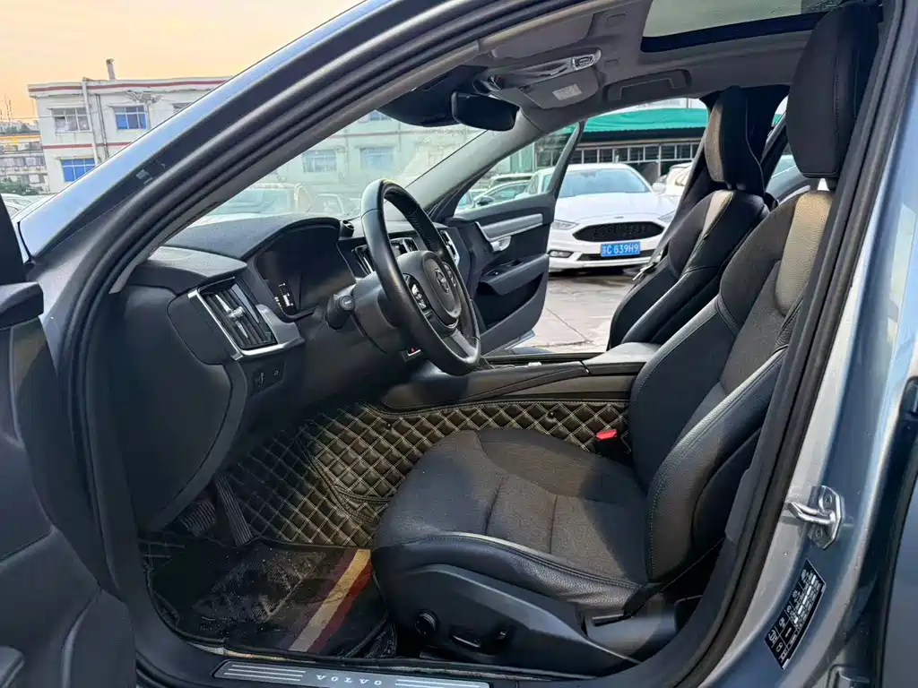 Volvo S90 T4 Smart Travel Luxury