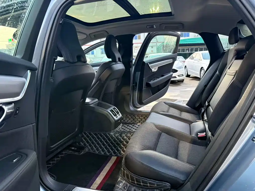 Volvo S90 T4 Smart Travel Luxury