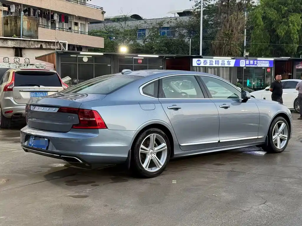 Volvo S90 T4 Smart Travel Luxury