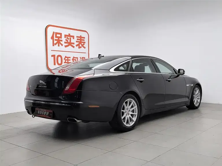 Jaguar XJ XJL 2.0 T 2 WD Graceful Business