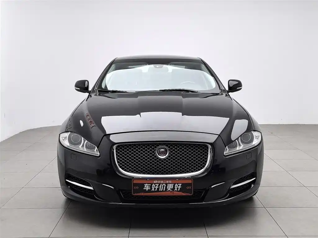 Jaguar XJ XJL 2.0 T 2 WD Graceful Business