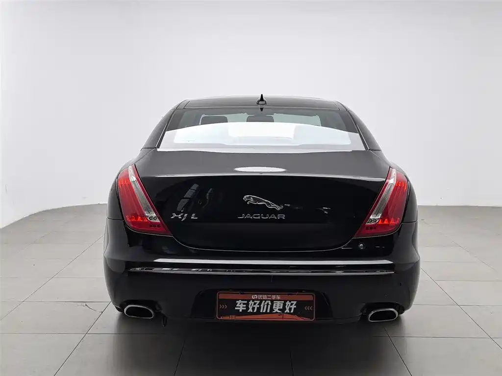 Jaguar XJ XJL 2.0 T 2 WD Graceful Business