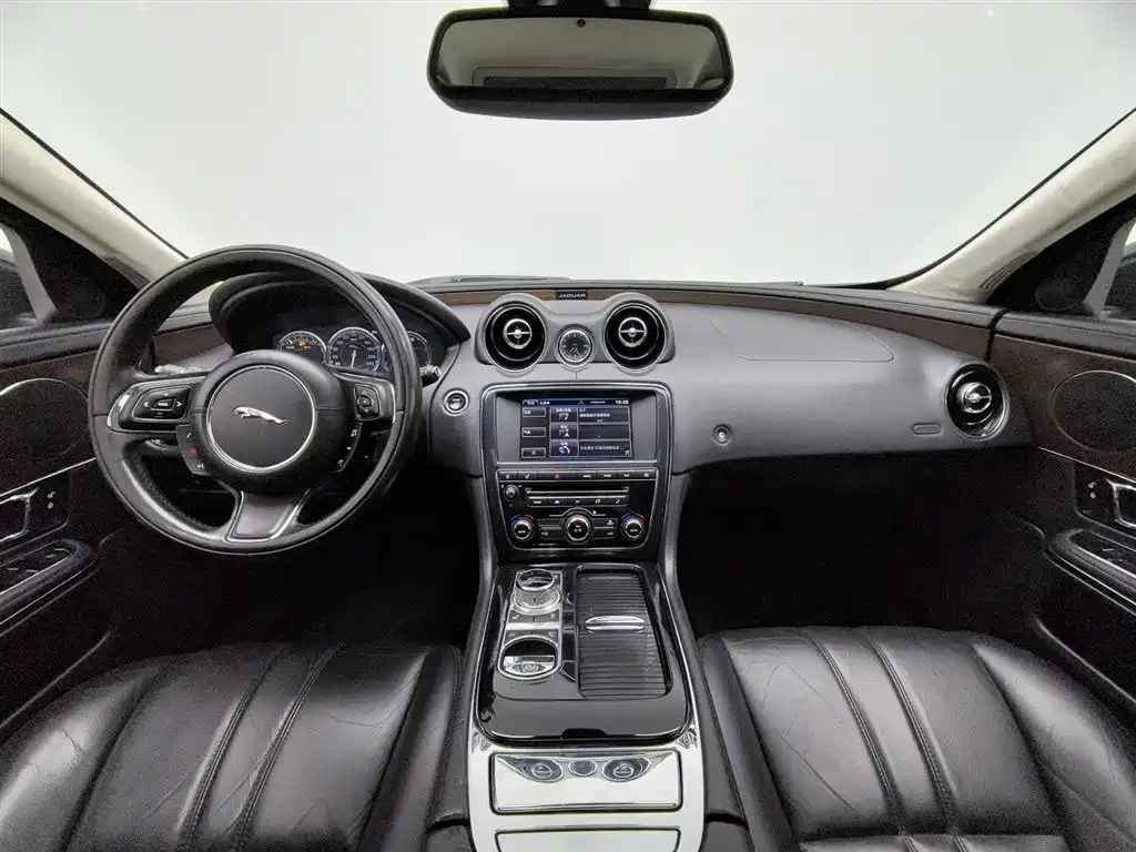 Jaguar XJ XJL 2.0 T 2 WD Graceful Business