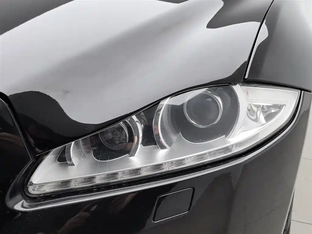 Jaguar XJ XJL 2.0 T 2 WD Graceful Business