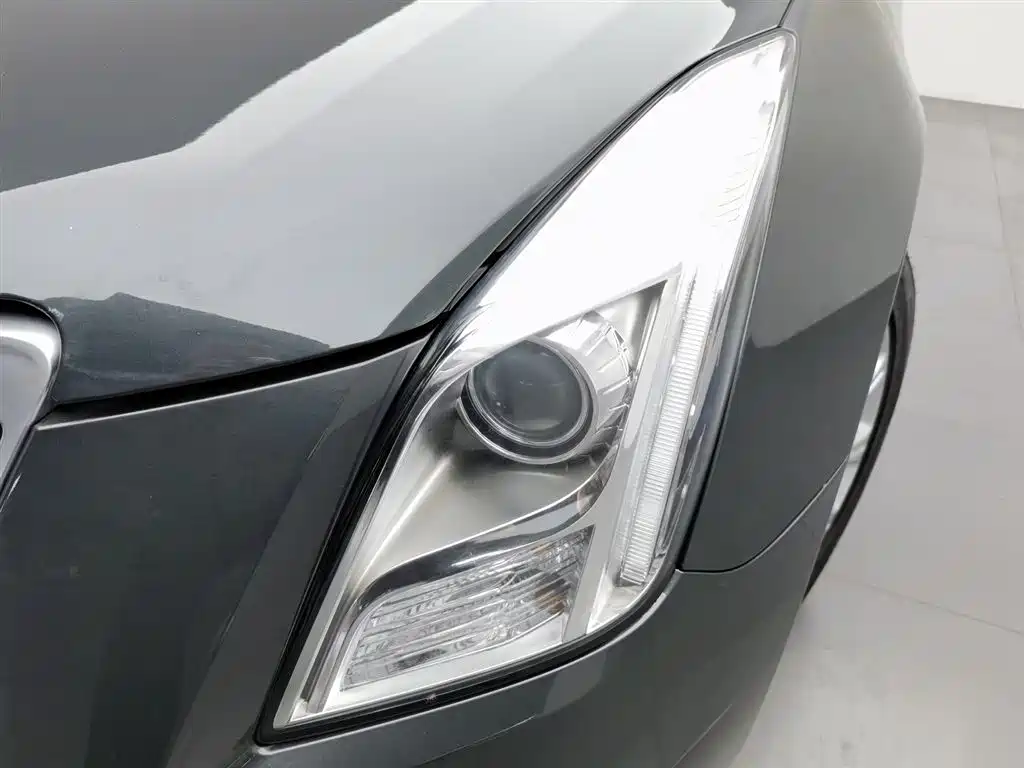 Cadillac XTS 28 T Luxury