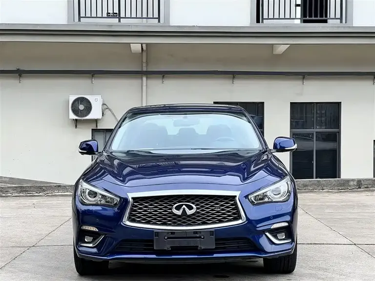 Infiniti Q50 L 2.0 T Progressive Enjoyment CN-V