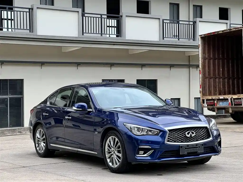 Infiniti Q50 L 2.0 T Progressive Enjoyment CN-V