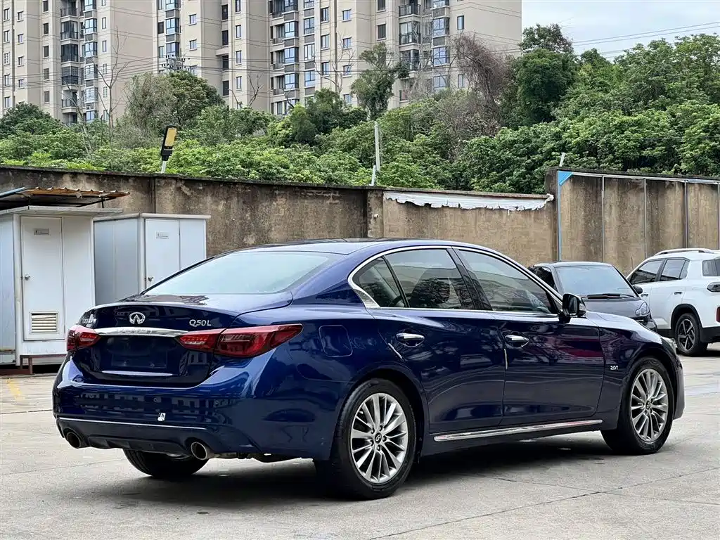 Infiniti Q50 L 2.0 T Progressive Enjoyment CN-V