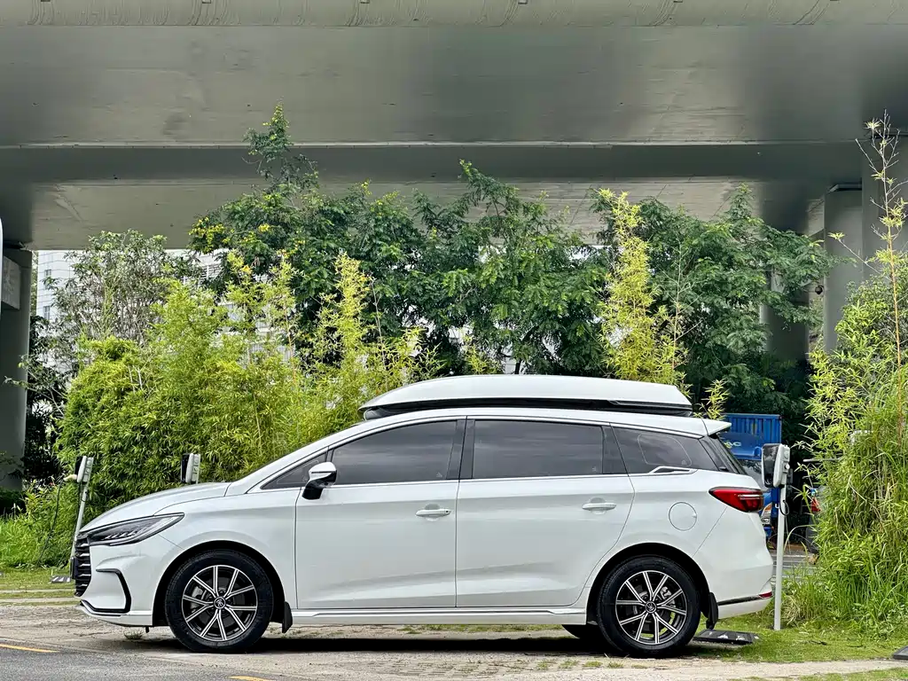 Song MAX NEV DM-i 105 KM Executive