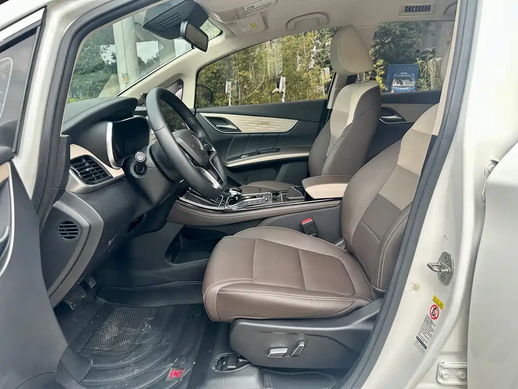 Song MAX NEV DM-i 105 KM Executive