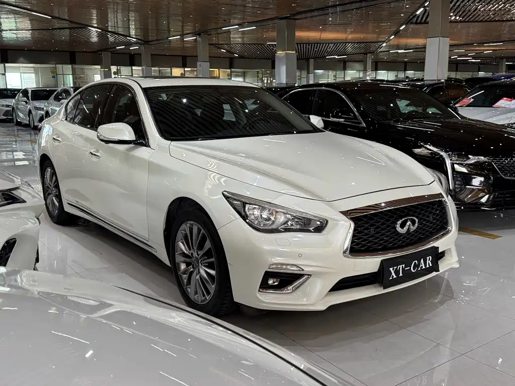 Infiniti Q50 L 2.0 T Progressive Enjoyment CN-V