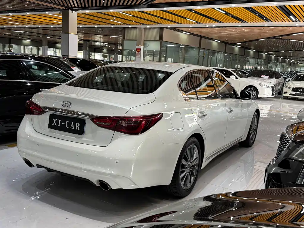 Infiniti Q50 L 2.0 T Progressive Enjoyment CN-V