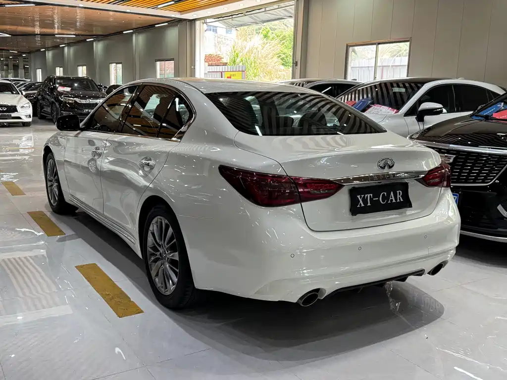 Infiniti Q50 L 2.0 T Progressive Enjoyment CN-V