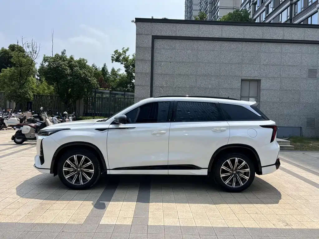 Changan CS75 PLUS 3 rd Gen Champion 1.5 T Smart Drive Power Navigation