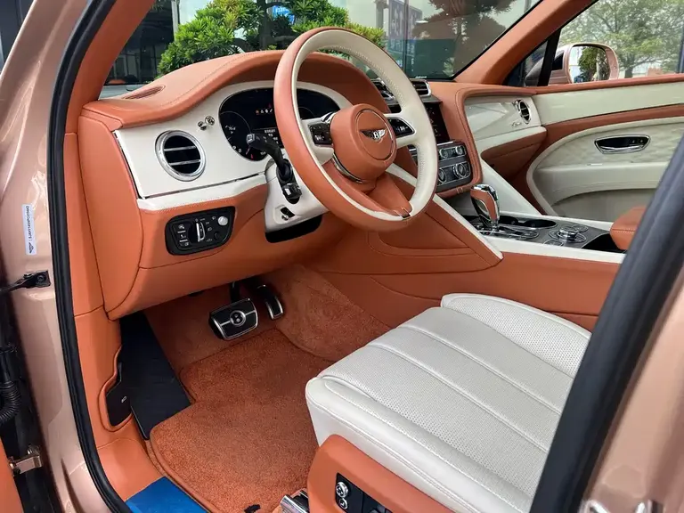 Bentley Bentayga 4.0 T V8 LWB Range Elegant Degree