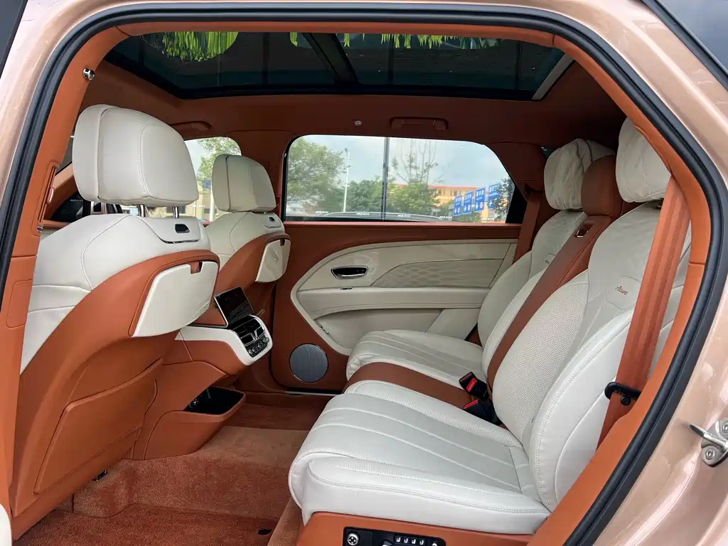 Bentayga 4.0 T V8 LWB Range Elegant Degree