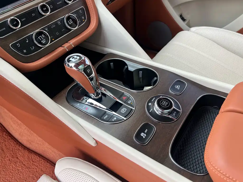 Bentayga 4.0 T V8 LWB Range Elegant Degree