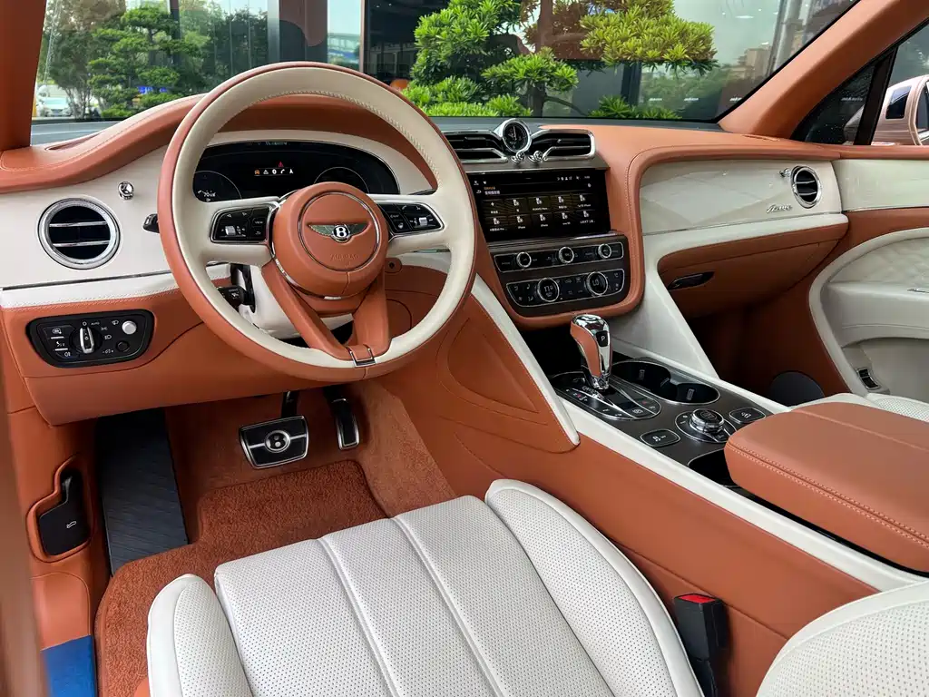 Bentayga 4.0 T V8 LWB Range Elegant Degree
