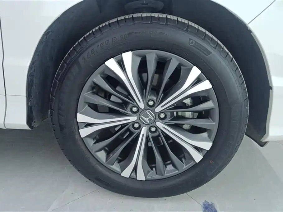 Honda UR-V 370 TURBO 2 WD Graceful