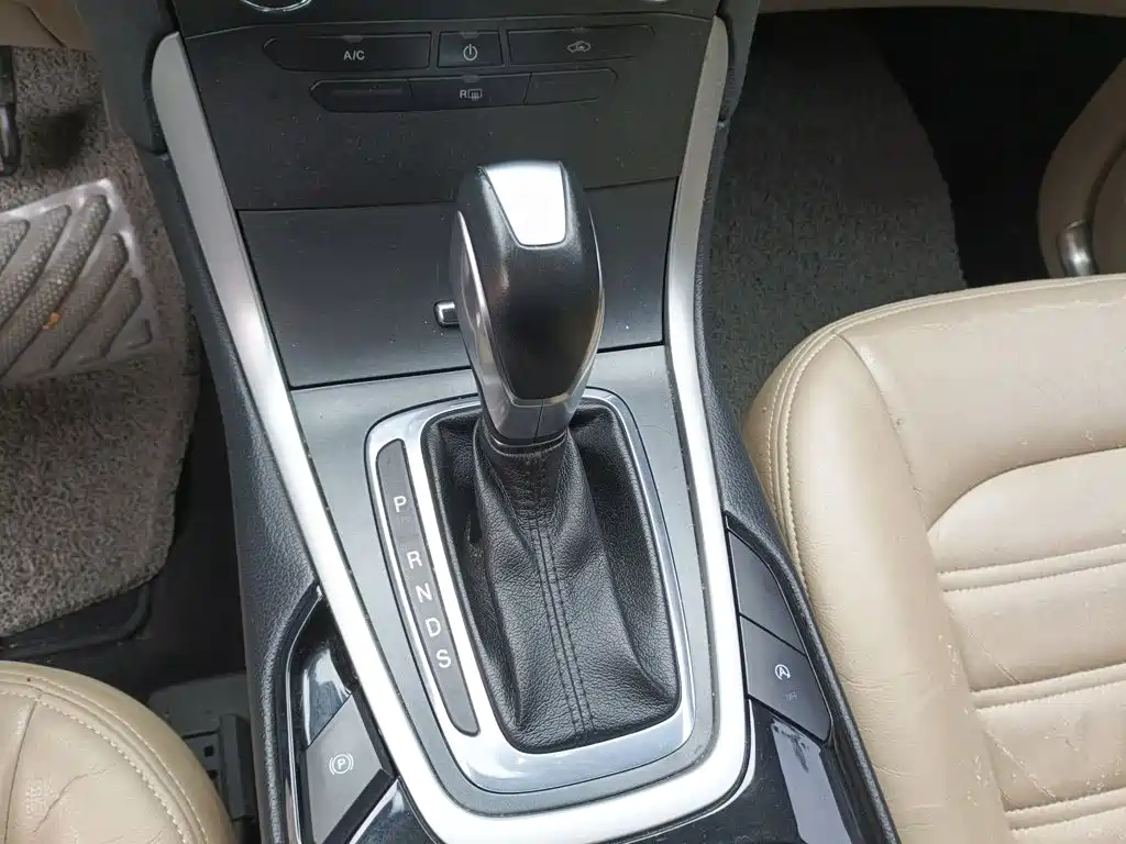 Edge EcoBoost 245 2 WD Elite Sharp 5-seat
