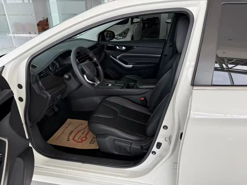 Venucia D60 PLUS 1.6 L XL CVT Joy Leading