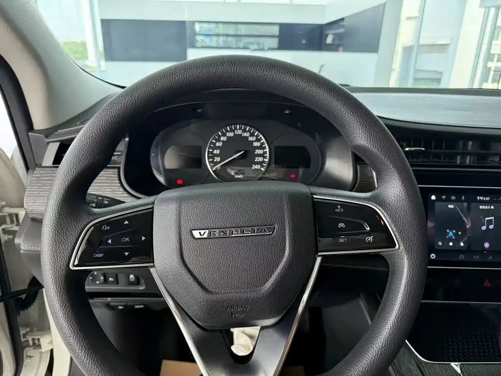 Venucia D60 PLUS 1.6 L XL CVT Joy Leading